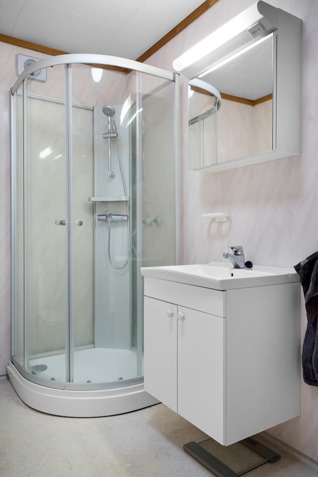 Ideas para baños pequeños y funcionales duchas curvas