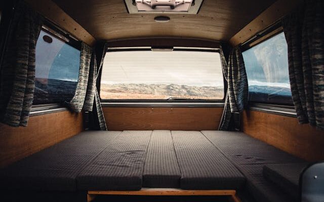 Consejos para elegir el mejor suelo para furgoneta camper