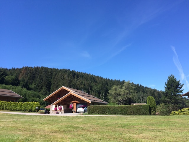 Los mejores suelos de exterior para chalets: comparativa de materiales y precios mejores suelos de exterior para chalets