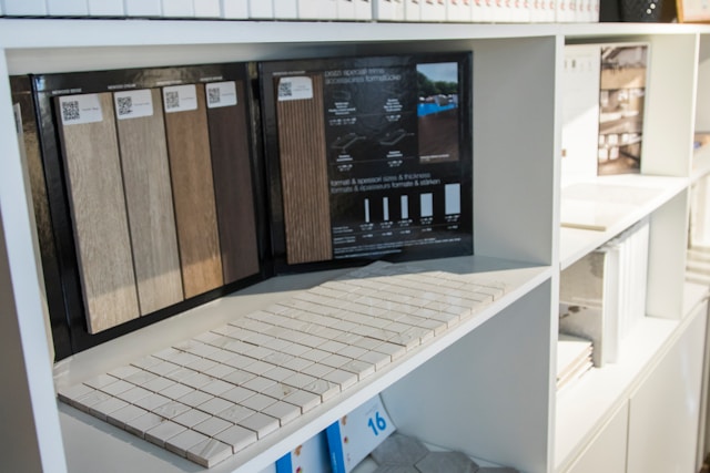 Suelo vinílico vs suelo laminado: diferencias, precios y cuándo elegir cada uno elegir tipos de suelos