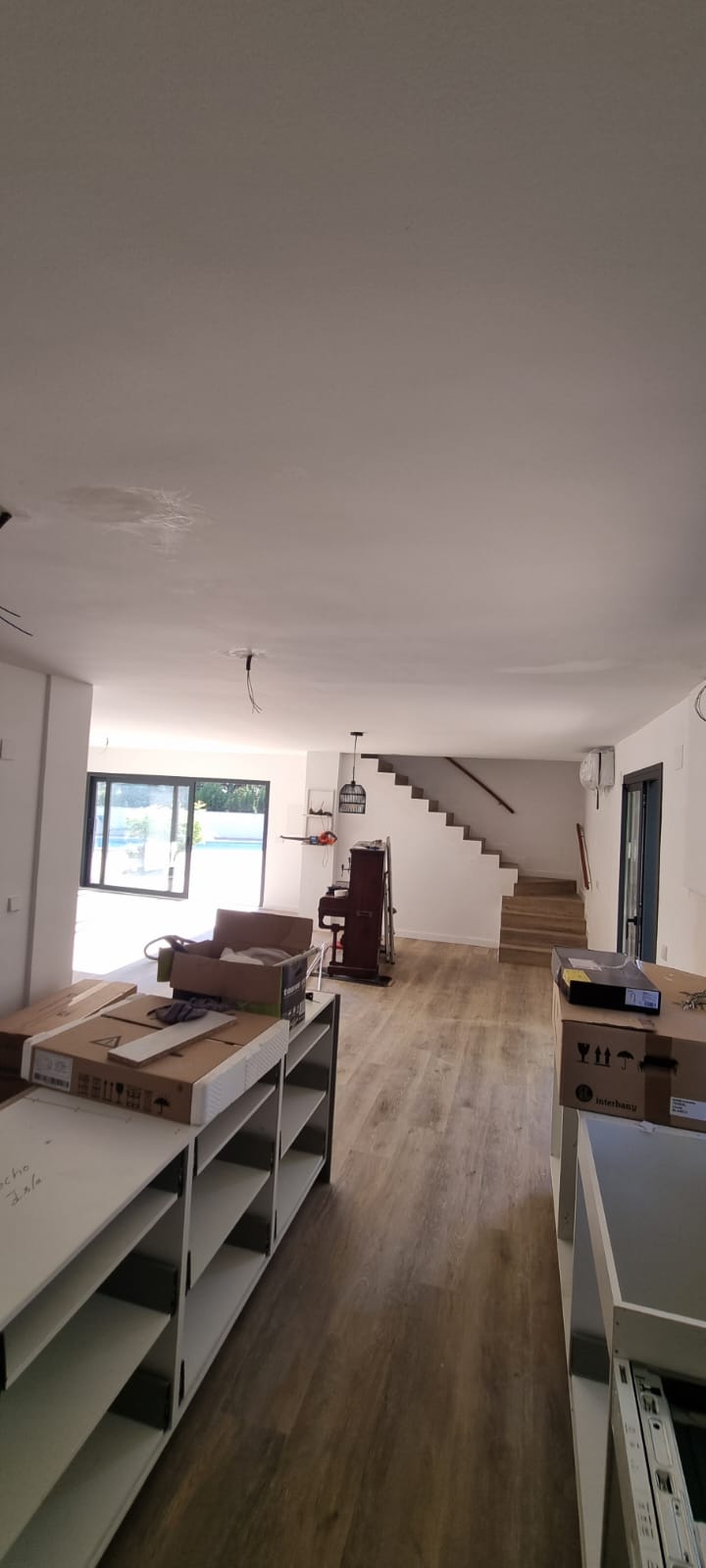 Las Rozas Tarima Vinilica salon Madera antigua3 — Tarima vinílica SPC clic Madrid, Pavimentos Arquiservi