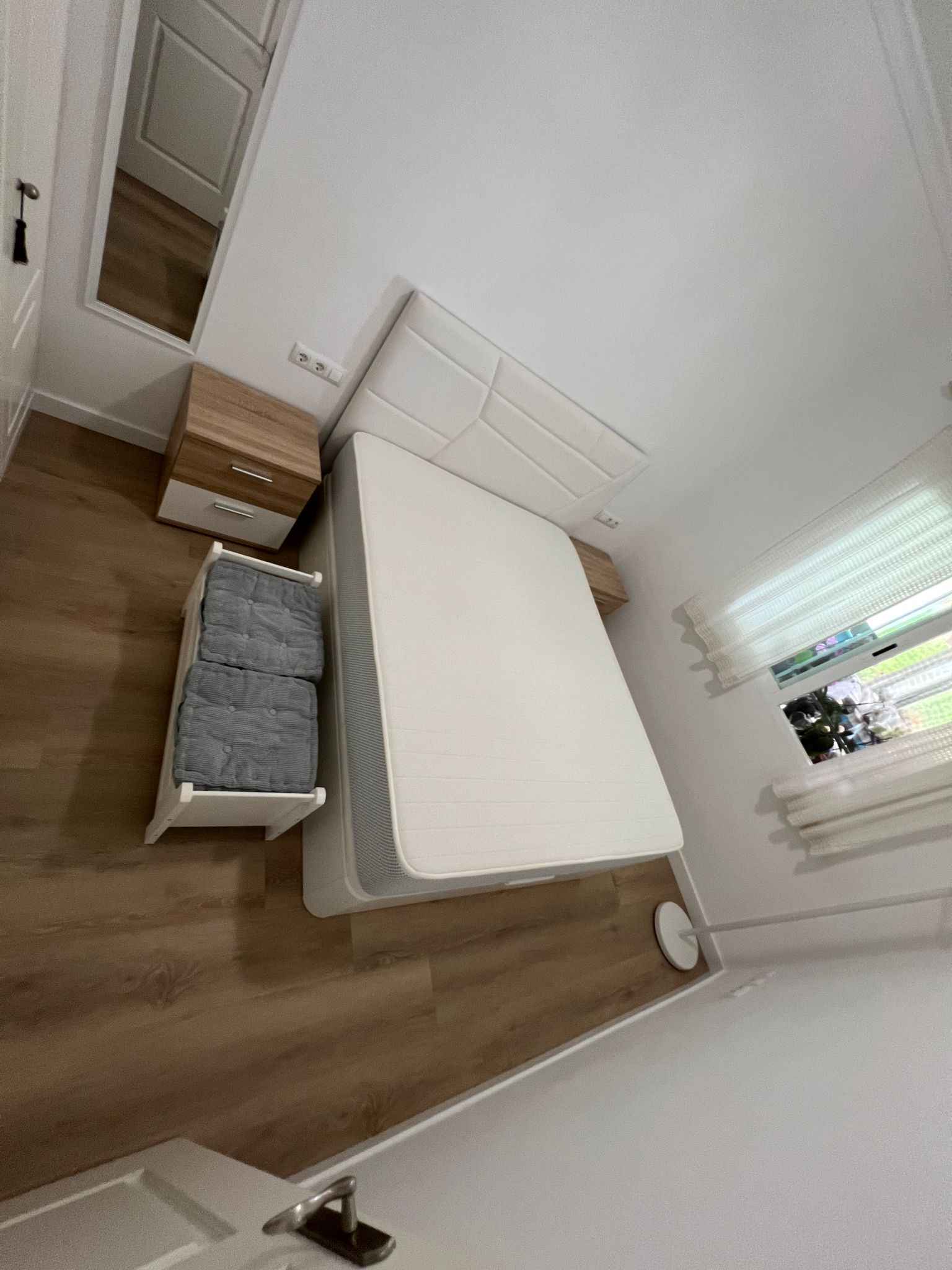 Leganes tarima vinilica brillante1 dormitorio — Tarima vinílica SPC clic Madrid, Pavimentos Arquiservi