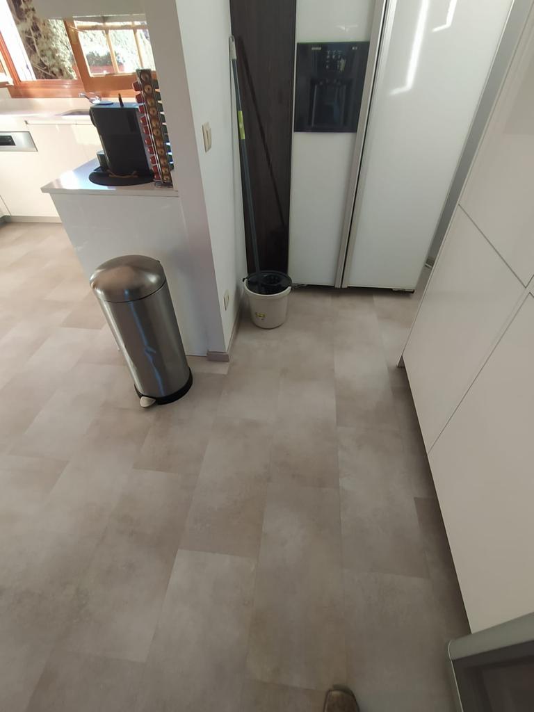 Madrid tarima vinilia cocina palpana7 — Tarima vinílica SPC clic Madrid, Pavimentos Arquiservi