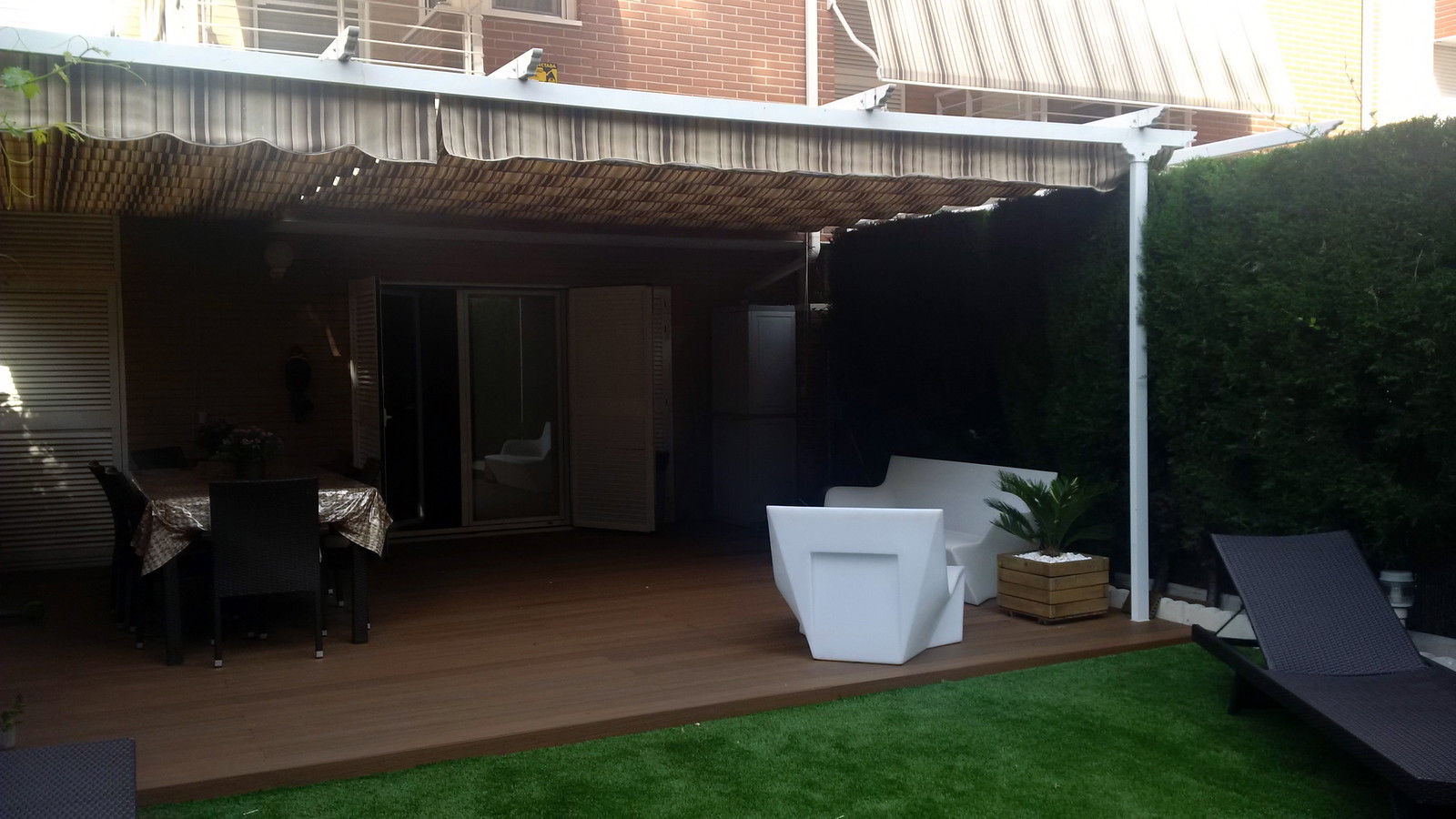 Jardin pergola1 Madrid — Tarima exterior Madrid, Pavimentos Arquiservi