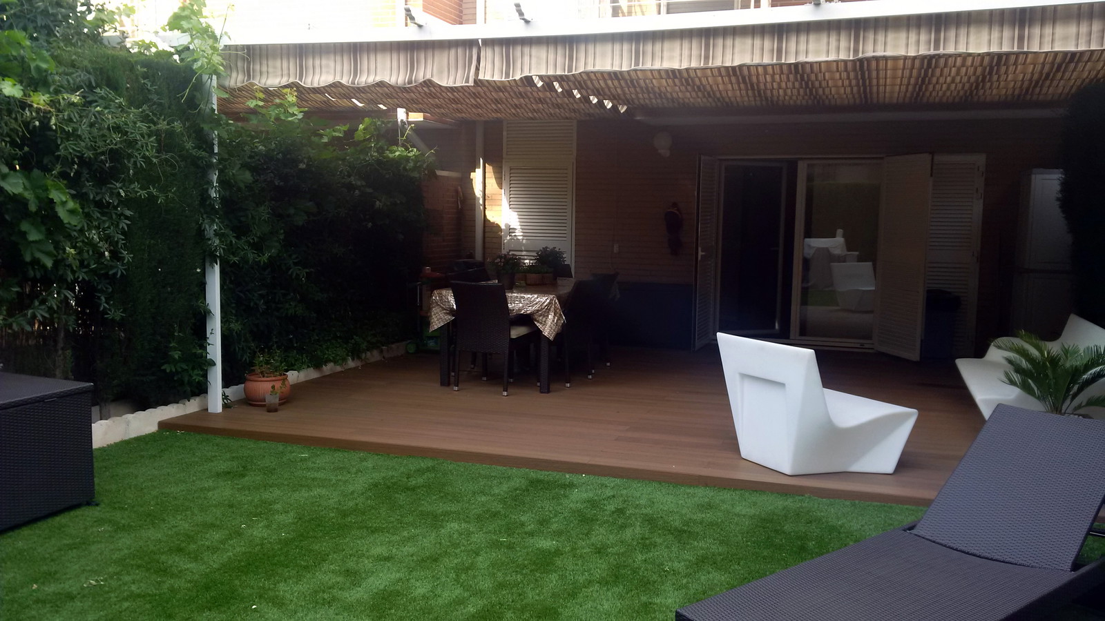 Jardin pergola2 Madrid — Tarima exterior Madrid, Pavimentos Arquiservi