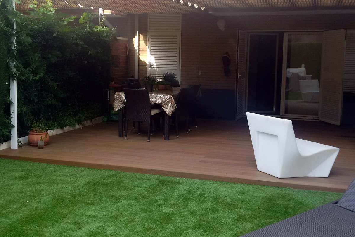 Jardin tarima cesped2 Madrid — Tarima exterior Madrid, Pavimentos Arquiservi