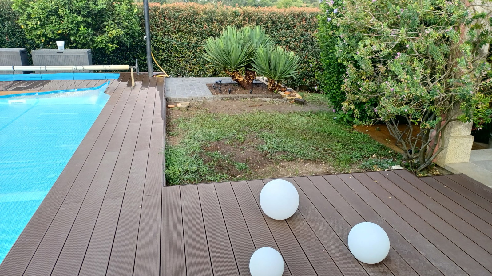 Piscina alveolar nuevadelhi marron4 Rozas — Tarima exterior Madrid, Pavimentos Arquiservi