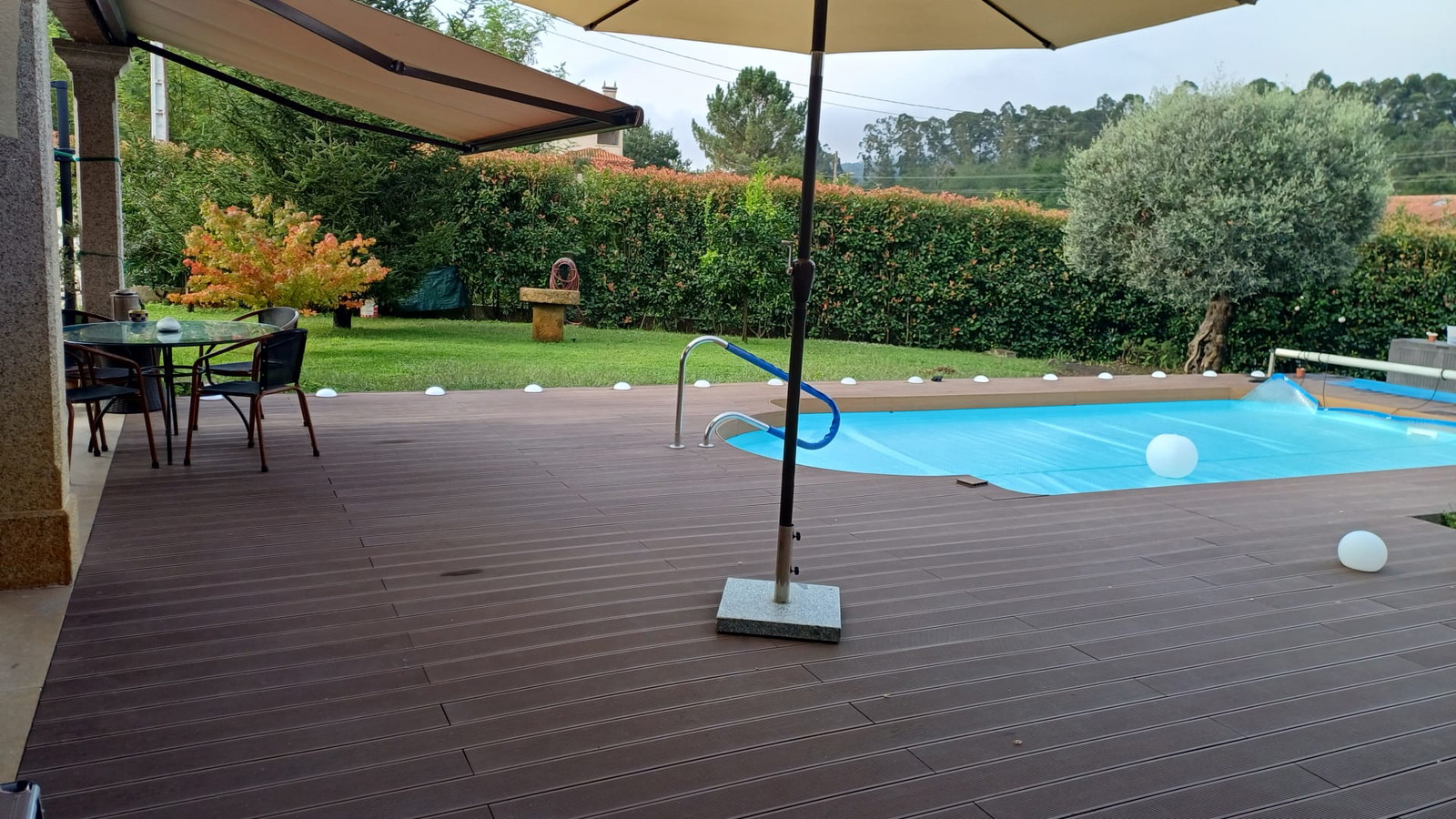 Piscina nuevadelhi marron1 Rozas — Tarima exterior Madrid, Pavimentos Arquiservi