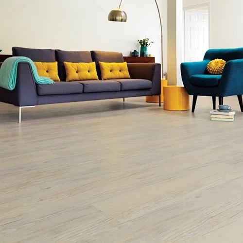 Suelo vinílico SPC: 100% impermeable y duradero. Suelo vinílico SPC: 100% impermeable y duradero.